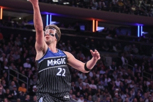 小瓦砍37分！布朗：他身高臂長(cháng)&技巧出色 這讓他很難防