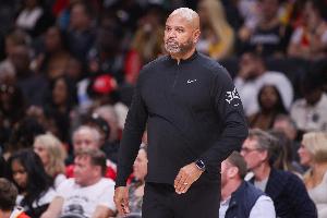 12連勝！比克斯塔夫：會(huì )沿用12人輪換 這是球員理應獲得的機會(huì )