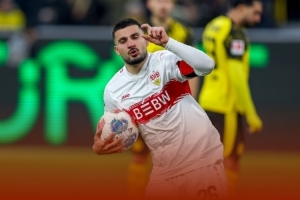 戴帽+絕平，翁達夫當選多特3-3斯圖加特全場(chǎng)最佳球員