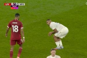 硬漢??森林中衛用襠部擋出基耶薩近距離爆射，忍著(zhù)劇痛堅持防守