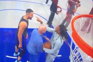 ??莫蘭特用手指指克萊面部 被克萊一巴掌打開(kāi) 雙方險些爆發(fā)沖突