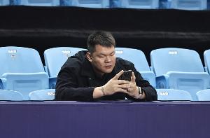 總經(jīng)理正在熱身？宏遠球迷嘉年華隊內三分賽 朱芳雨三分10中3略拉