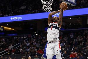 可圈可點(diǎn)！惠特摩爾10中7砍下20分7板 得分平賽季最高