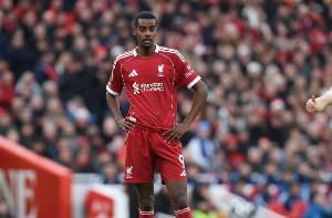 迷失至今??1.4億伊薩克5場(chǎng)英超0球+4次首發(fā)全敗，最高評分僅6.5