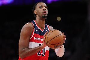 打得還可以！薩爾18中7拿到16分11板4助