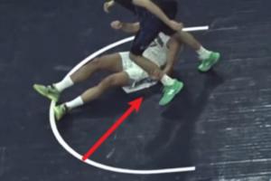 精神分裂？阿爾達馬抓住弗拉格小腿將其拉倒 然后又伸手想扶他