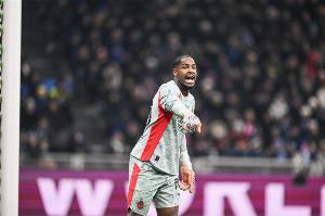 輸在門(mén)將?評論員：索默單手撲救但沒(méi)撲好 邁尼昂成功迷惑恰20