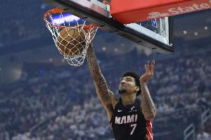 東部小文班！韋爾半場(chǎng)收下11分10兩雙 狂攬7個(gè)進(jìn)攻板&正負值+15