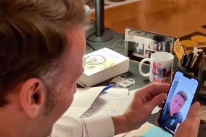 夢(mèng)幻聯(lián)動(dòng)！馬克龍和大羅視頻通話(huà)：聽(tīng)說(shuō)你曾想加入馬賽？